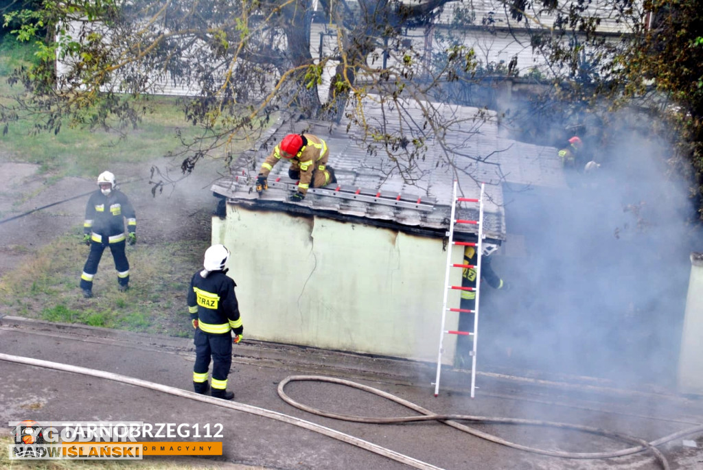 Pożar wiaty w Tarnobrzegu-Dzikowie