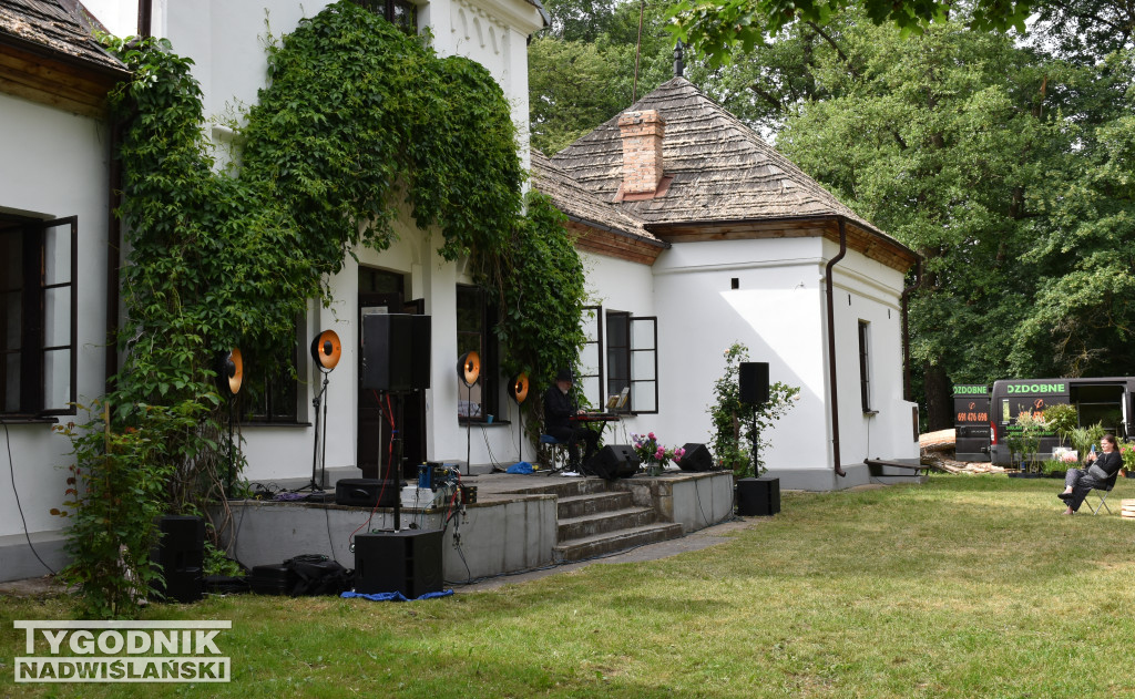 4. Śniadanie na Dworze w Skotnikach