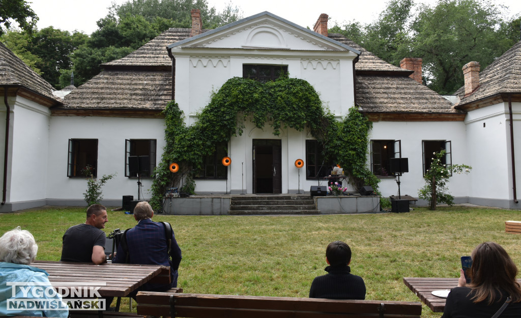 4. Śniadanie na Dworze w Skotnikach