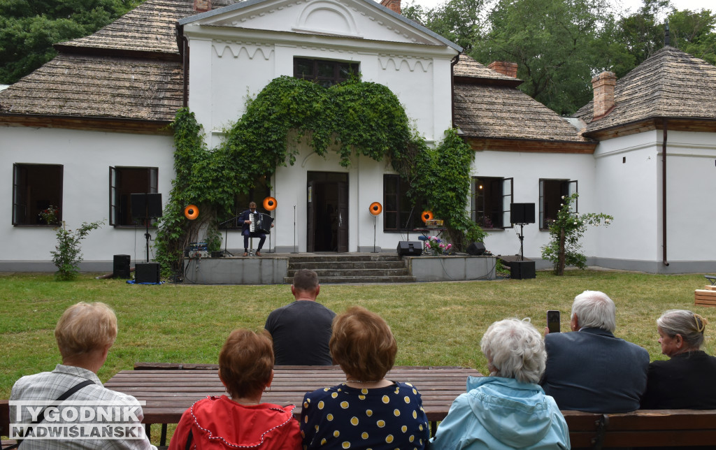 4. Śniadanie na Dworze w Skotnikach