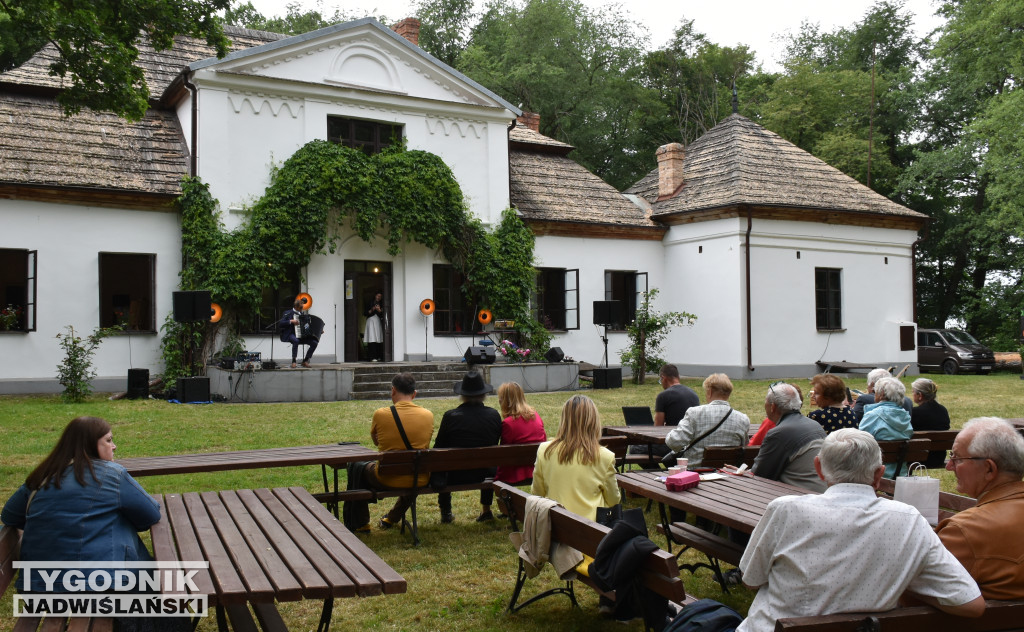 4. Śniadanie na Dworze w Skotnikach