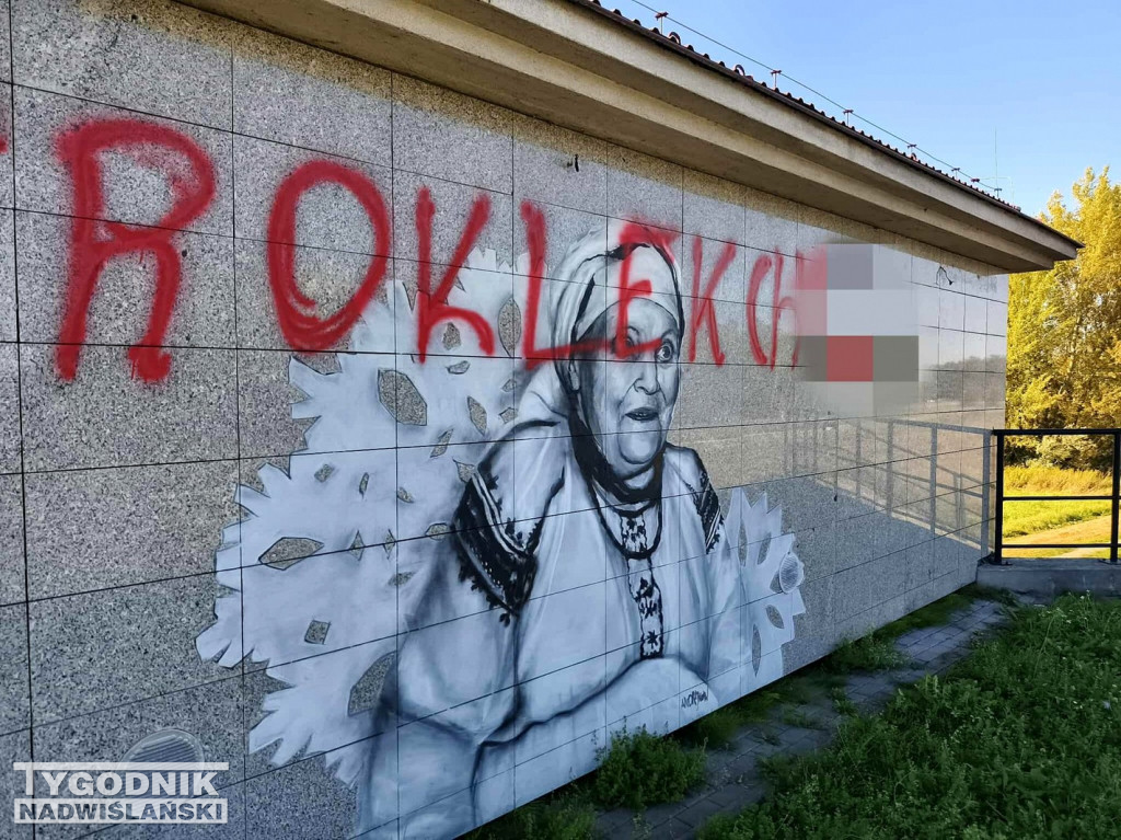 Zniszczony mural Marii Kozłowej w Tarnobrzegu