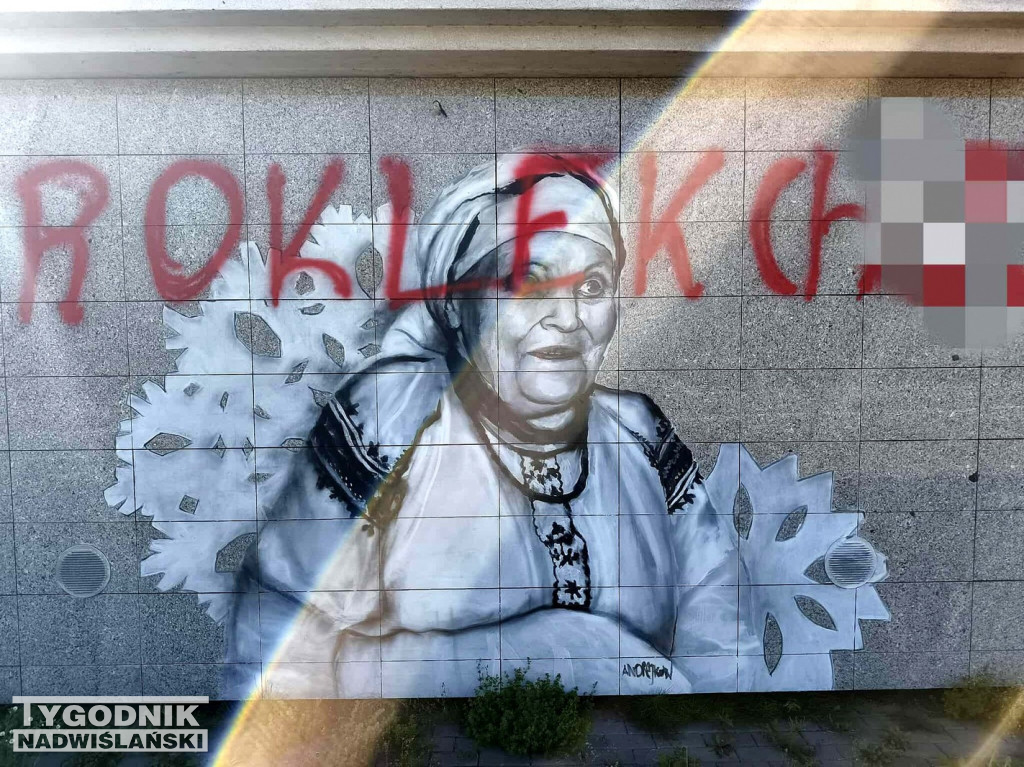 Zniszczony mural Marii Kozłowej w Tarnobrzegu
