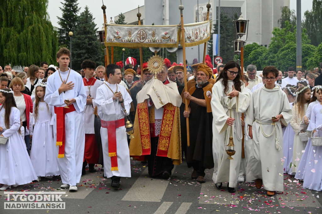 Boże Ciało 2026 w Tarnobrzegu. Procesja z osiedla Serbinów