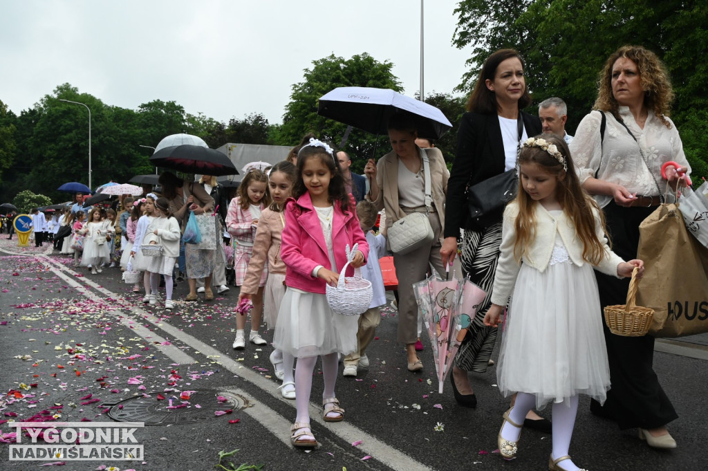 Boże Ciało 2026 w Tarnobrzegu. Procesja z osiedla Serbinów