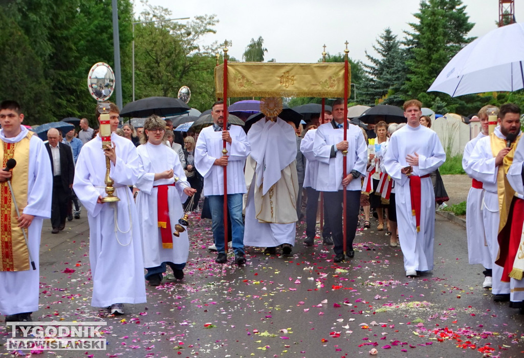 Boże Ciało w Tarnobrzegu. Procesja z parafii Św. Barbary