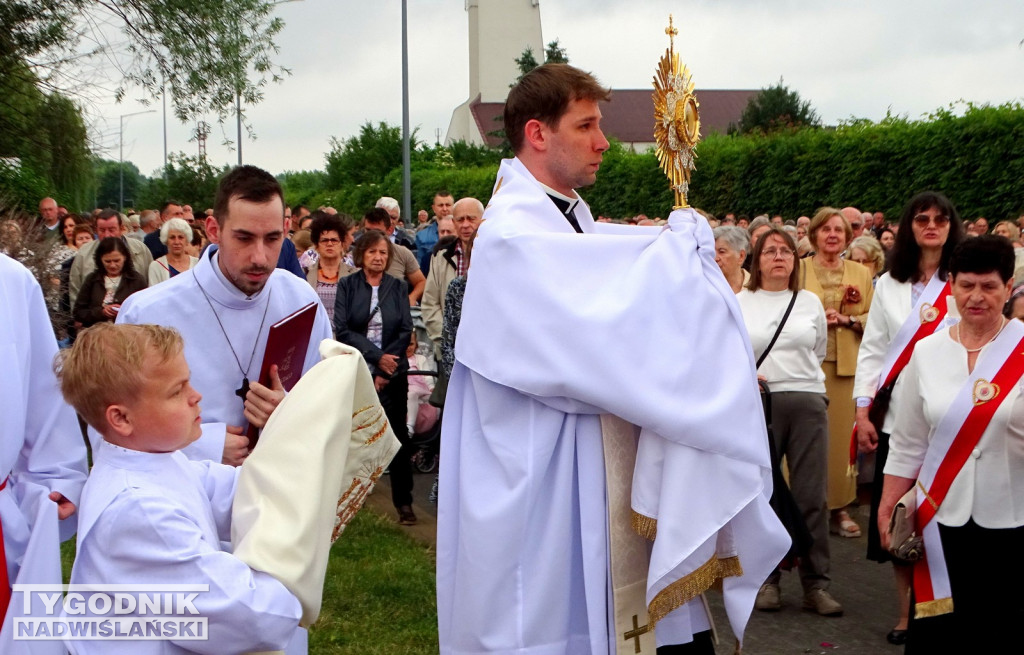 Boże Ciało w Tarnobrzegu. Procesja z parafii Św. Barbary