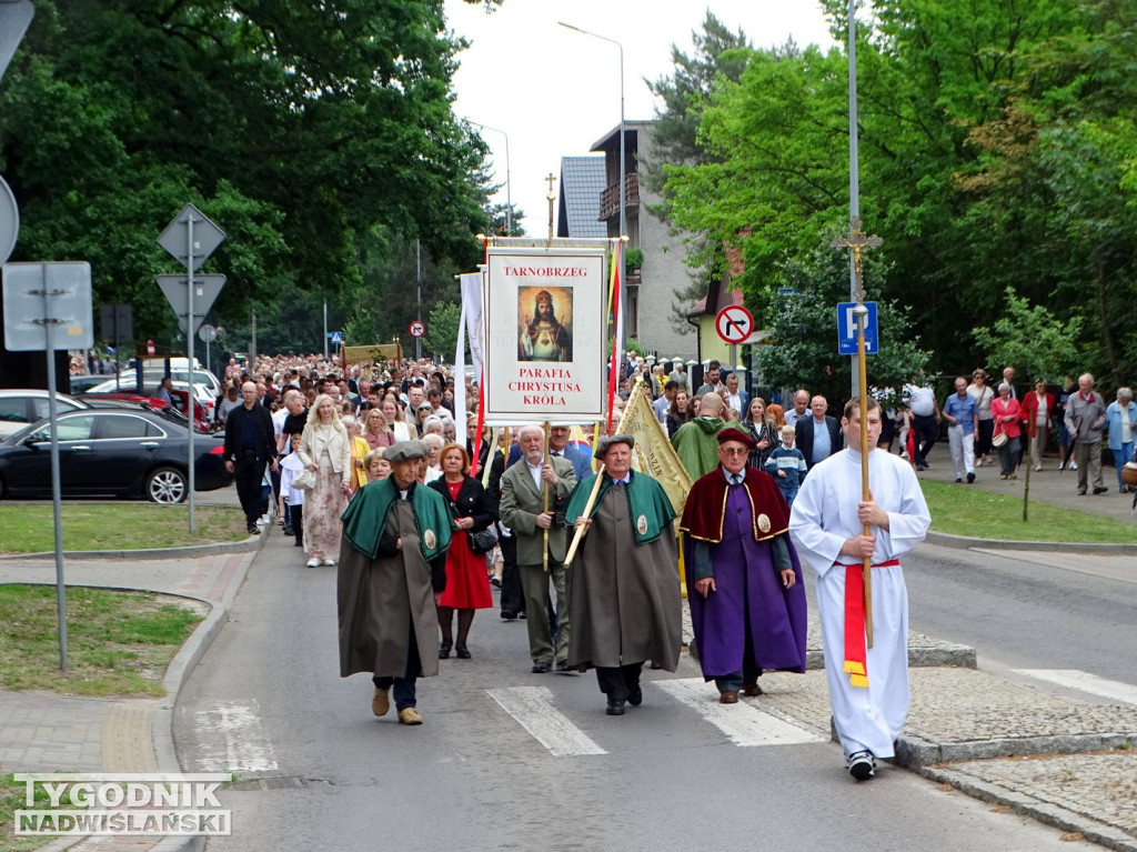Boże Ciało w Tarnobrzegu. Procesja z parafii Św. Barbary