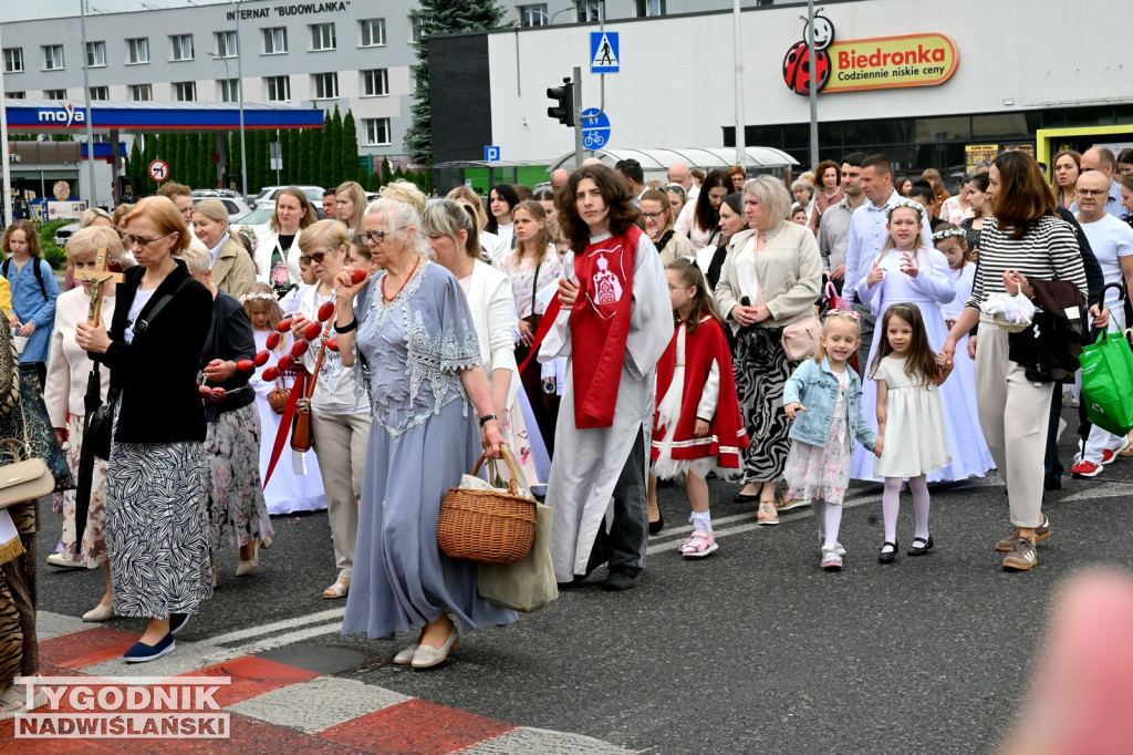 Boże Ciało w Tarnobrzegu. Procesja z parafii Św. Barbary