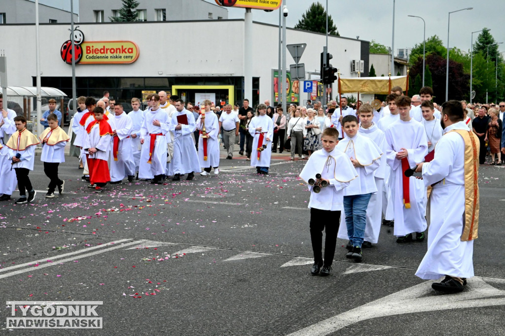 Boże Ciało w Tarnobrzegu. Procesja z parafii Św. Barbary