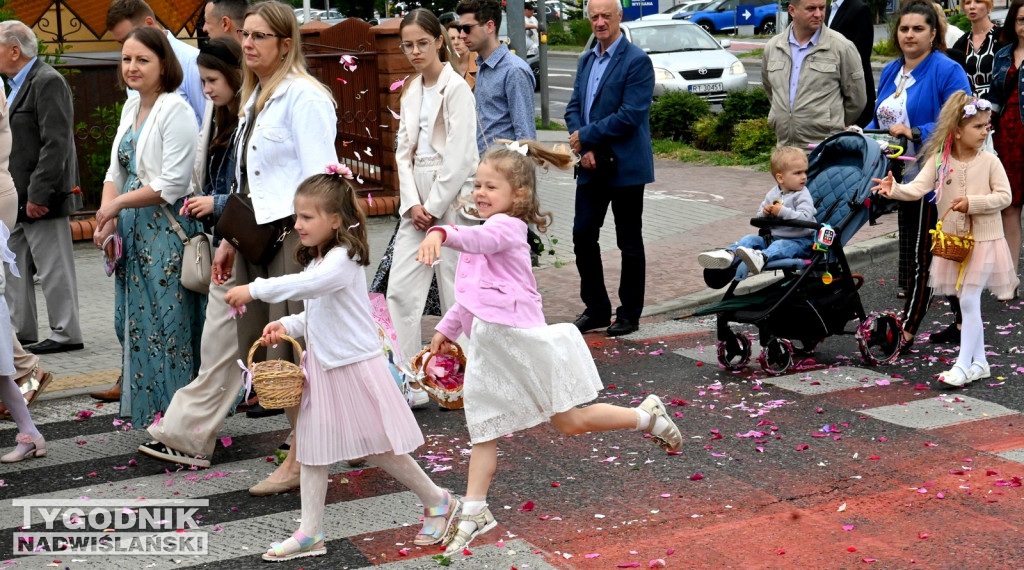 Boże Ciało w Tarnobrzegu. Procesja z parafii Św. Barbary