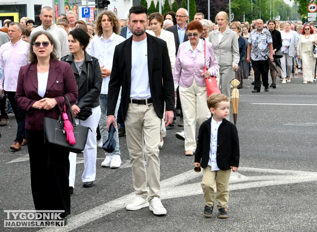 Boże Ciało w Tarnobrzegu. Procesja z parafii Św. Barbary