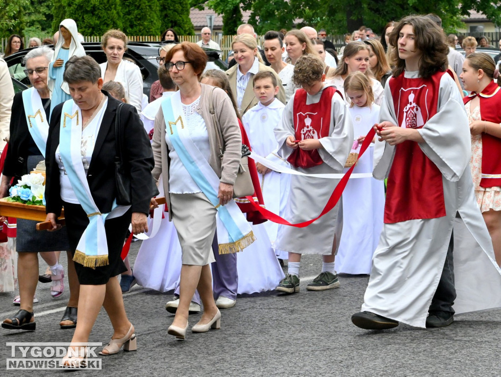 Boże Ciało w Tarnobrzegu. Procesja z parafii Św. Barbary