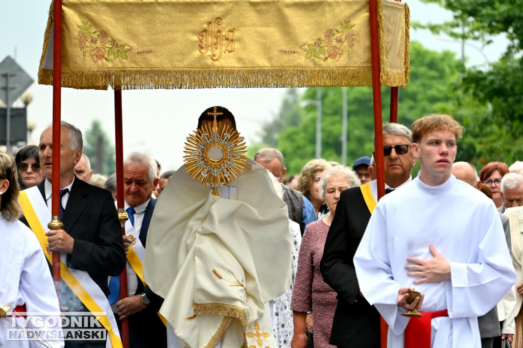 Boże Ciało w Tarnobrzegu. Procesja z parafii Św. Barbary