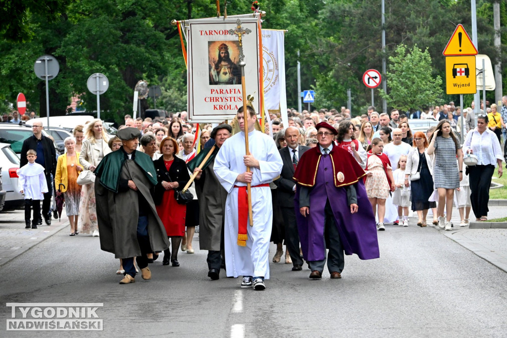 Boże Ciało w Tarnobrzegu. Procesja z parafii Św. Barbary
