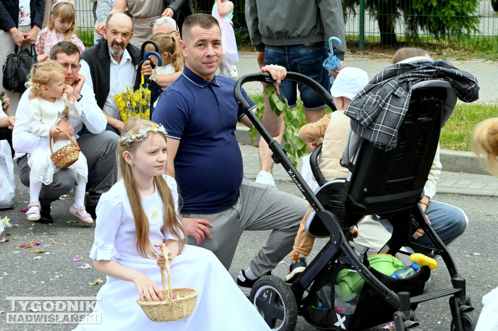 Boże Ciało w Tarnobrzegu. Procesja z parafii Św. Barbary