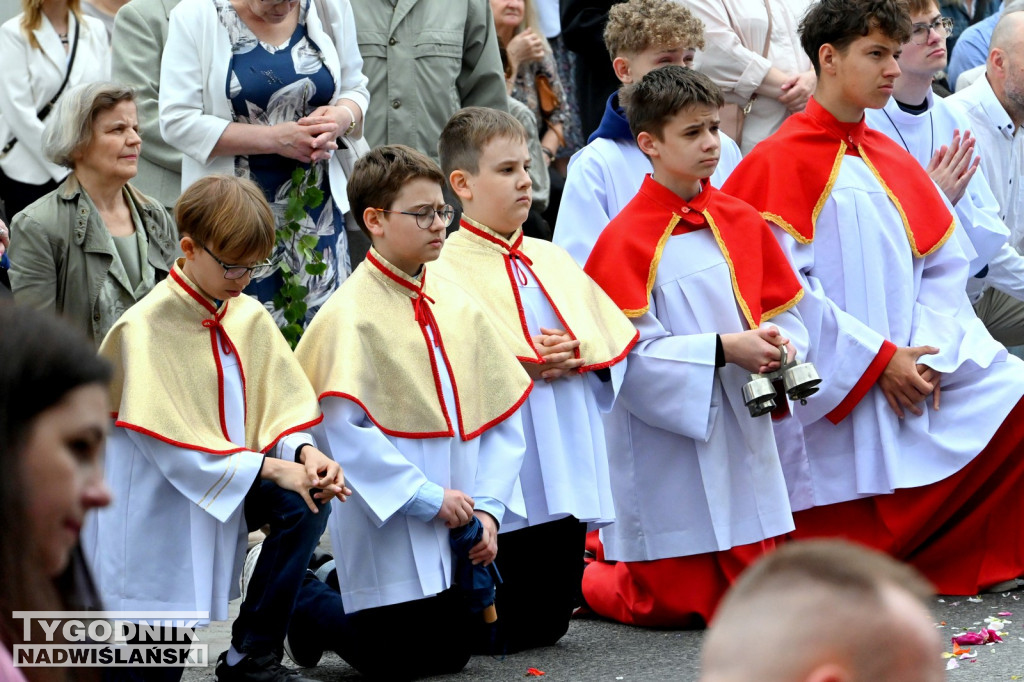 Boże Ciało w Tarnobrzegu. Procesja z parafii Św. Barbary