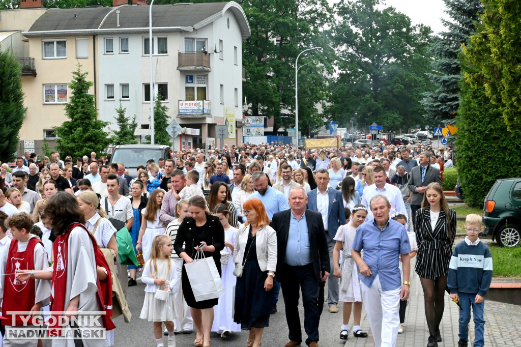 Boże Ciało w Tarnobrzegu. Procesja z parafii Św. Barbary