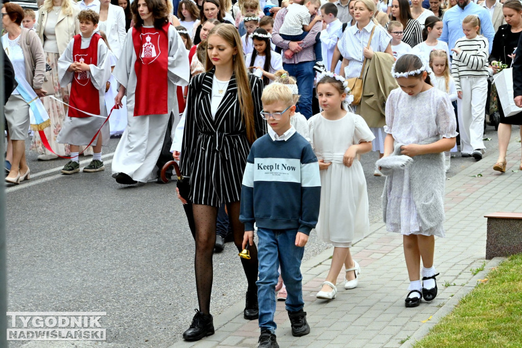 Boże Ciało w Tarnobrzegu. Procesja z parafii Św. Barbary