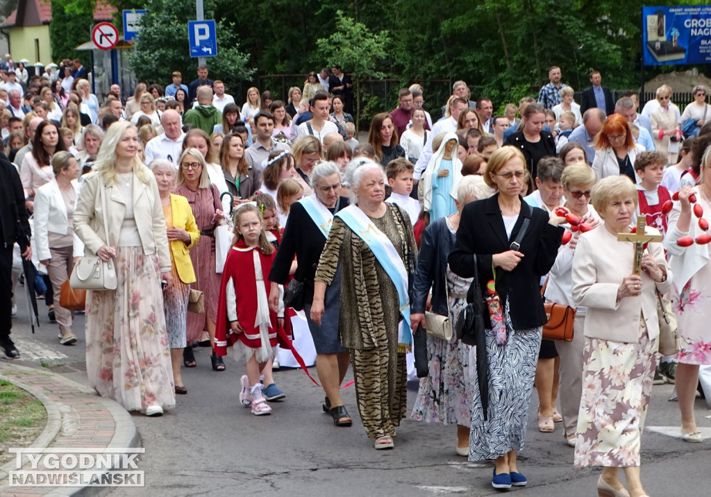 Boże Ciało w Tarnobrzegu. Procesja z parafii Św. Barbary