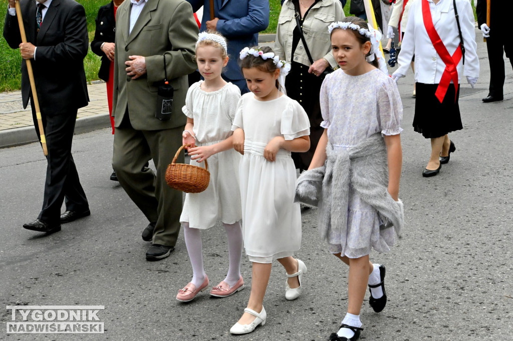 Boże Ciało w Tarnobrzegu. Procesja z parafii Św. Barbary