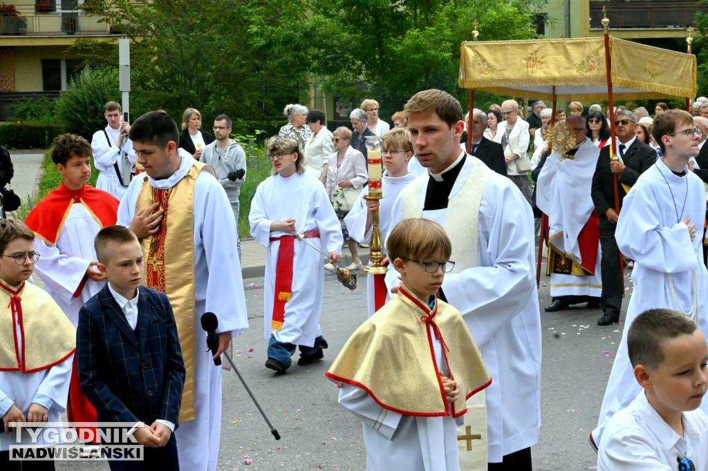 Boże Ciało w Tarnobrzegu. Procesja z parafii Św. Barbary