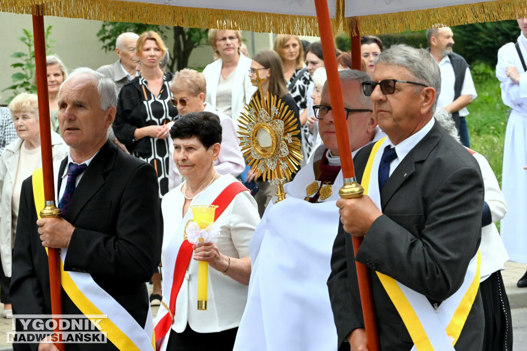 Boże Ciało w Tarnobrzegu. Procesja z parafii Św. Barbary
