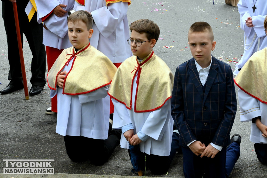 Boże Ciało w Tarnobrzegu. Procesja z parafii Św. Barbary