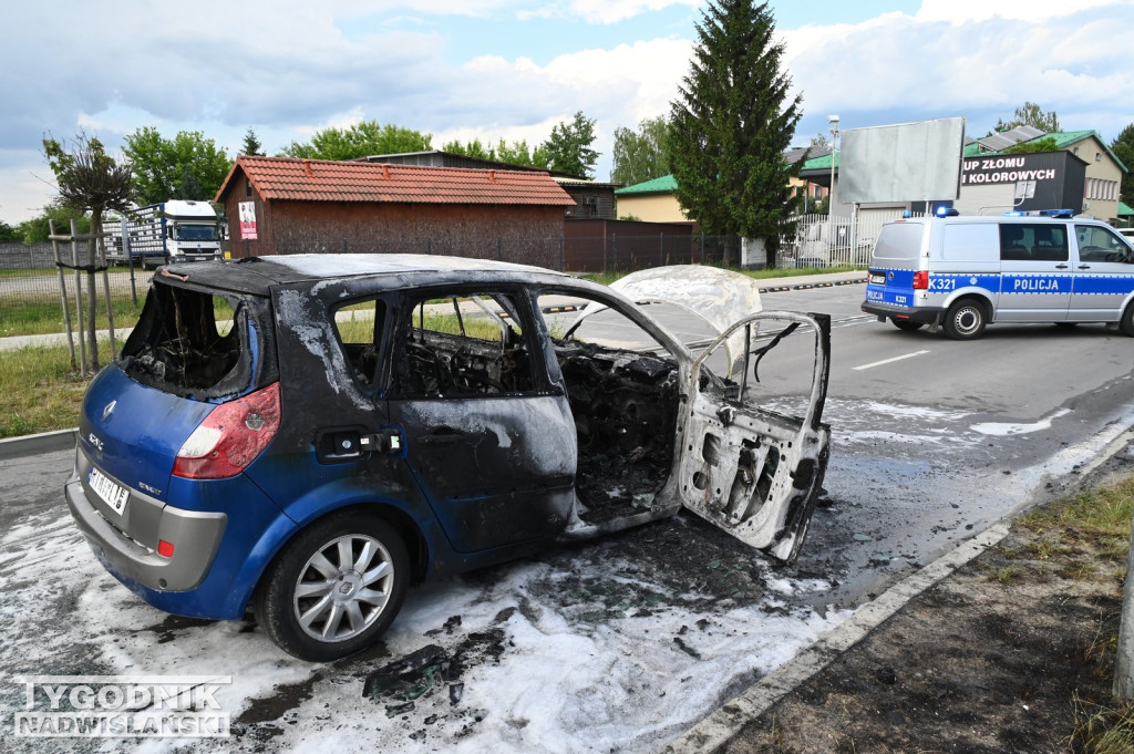 Pożar samochodu w Tarnobrzegu