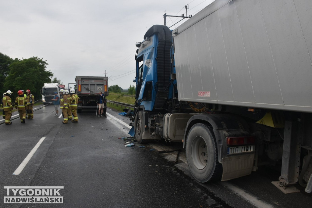 Kolizja na DK9 w rejonie mostu na Wiśle. Wprowadzono ruch wahadłowy