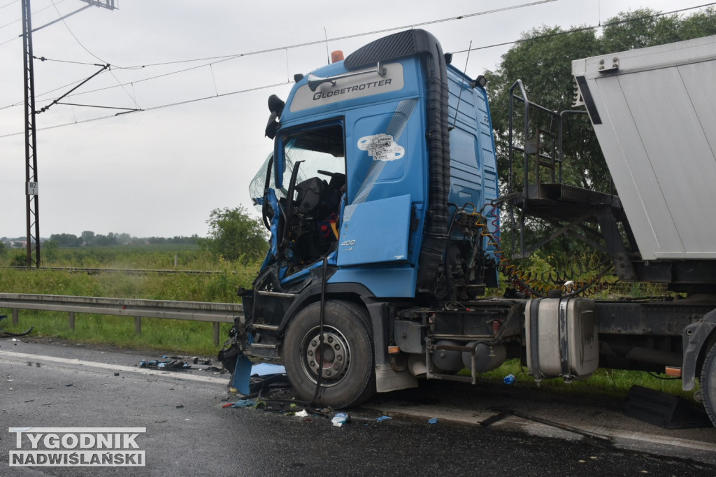 Kolizja na DK9 w rejonie mostu na Wiśle. Wprowadzono ruch wahadłowy