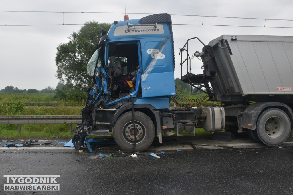 Kolizja na DK9 w rejonie mostu na Wiśle. Wprowadzono ruch wahadłowy