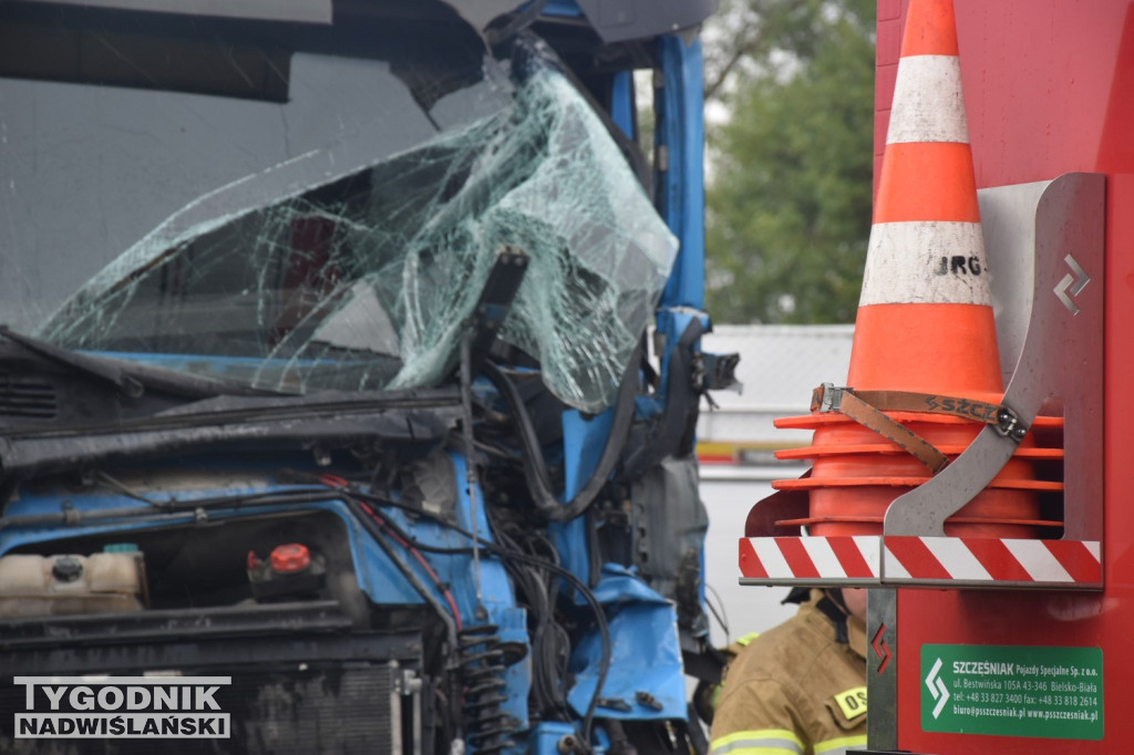 Kolizja na DK9 w rejonie mostu na Wiśle. Wprowadzono ruch wahadłowy