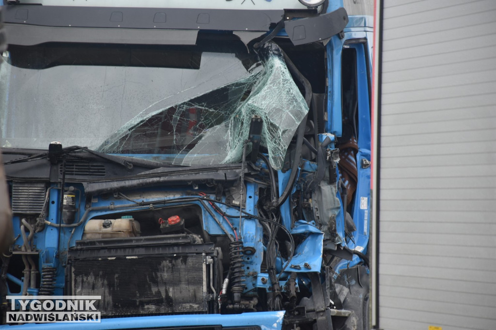 Kolizja na DK9 w rejonie mostu na Wiśle. Wprowadzono ruch wahadłowy