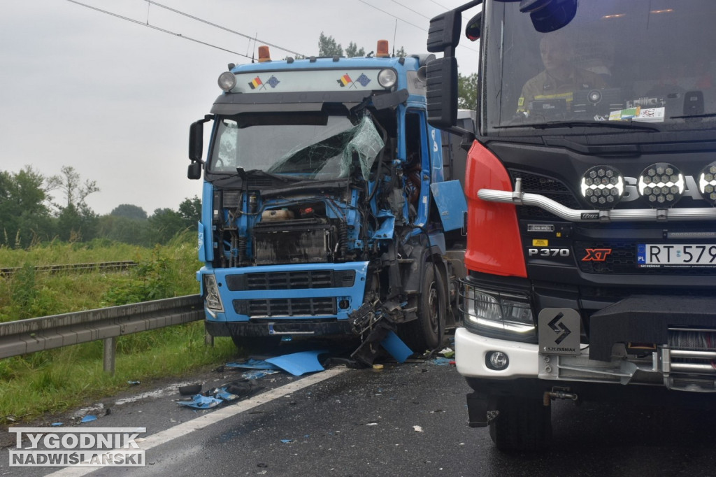 Kolizja na DK9 w rejonie mostu na Wiśle. Wprowadzono ruch wahadłowy