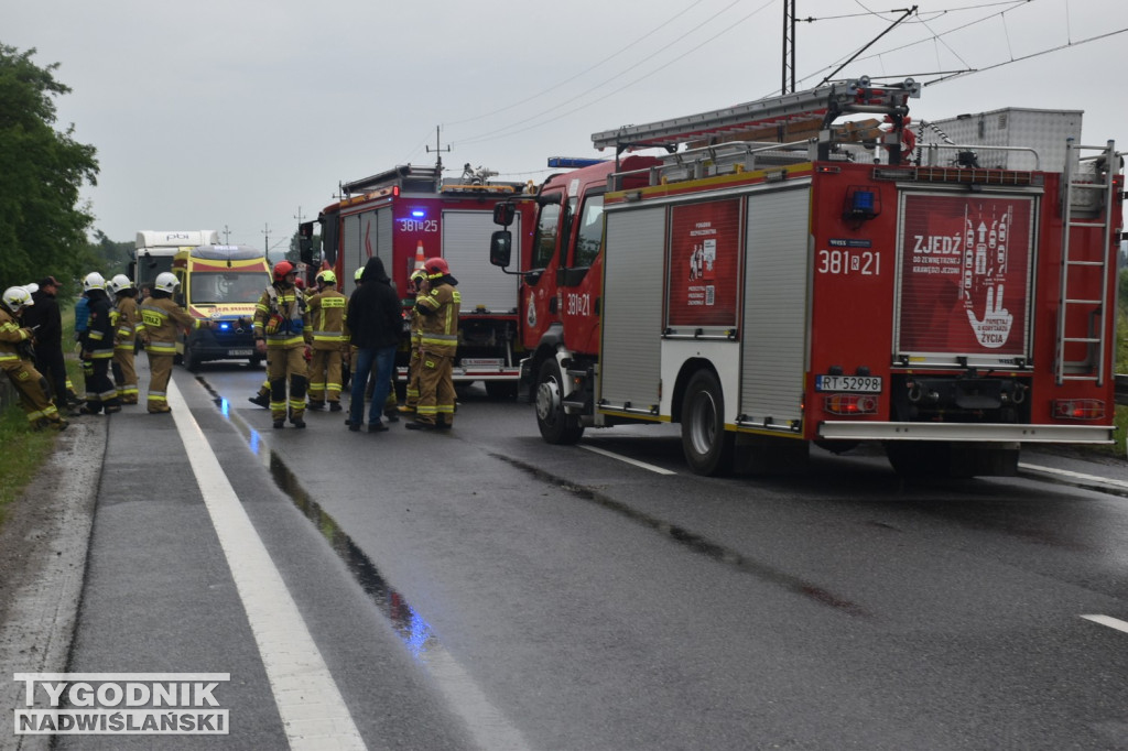 Kolizja na DK9 w rejonie mostu na Wiśle. Wprowadzono ruch wahadłowy