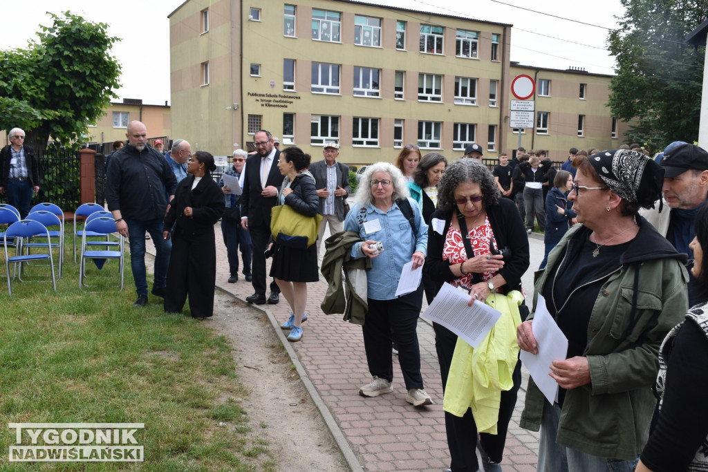 Potomkowie klimontowskich Żydów zjechali do miasteczka