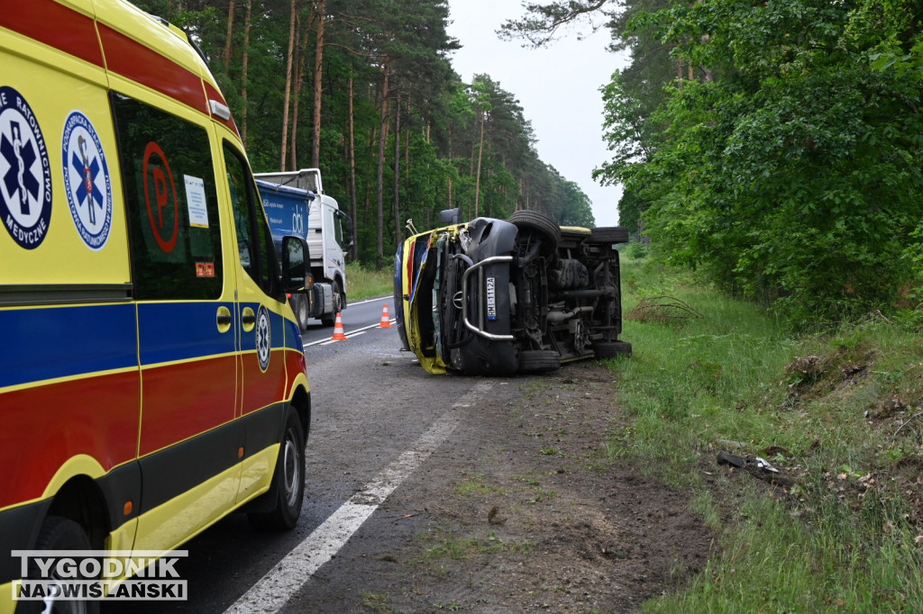 Wypadek karetki pogotowia ratunkowego koło Jamnicy