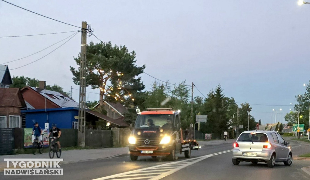 Reklamy na znakach drogowych w Tarnobrzegu