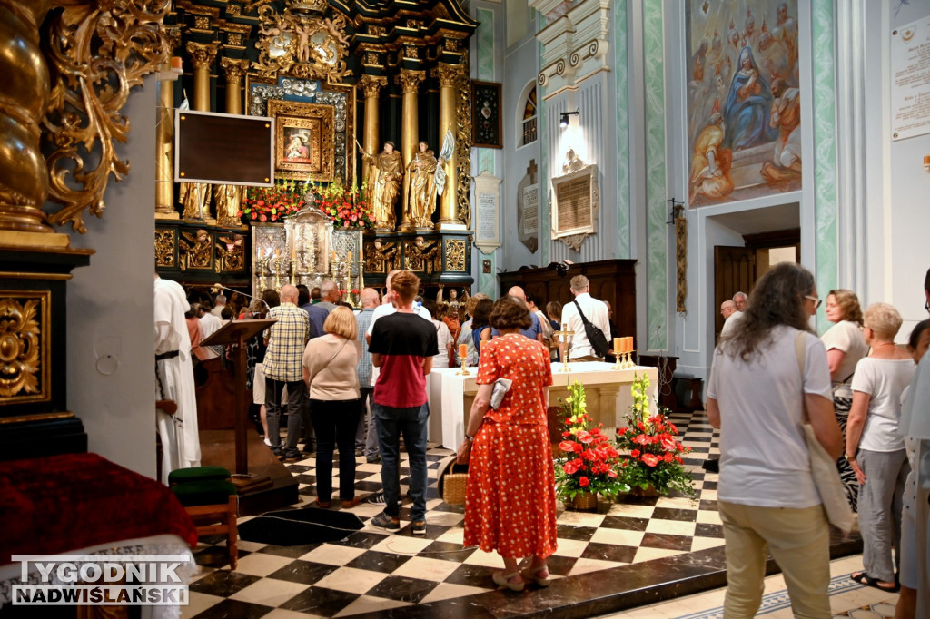 Jubileuszowe zwiedzanie u Dominikanów w Tarnobrzegu