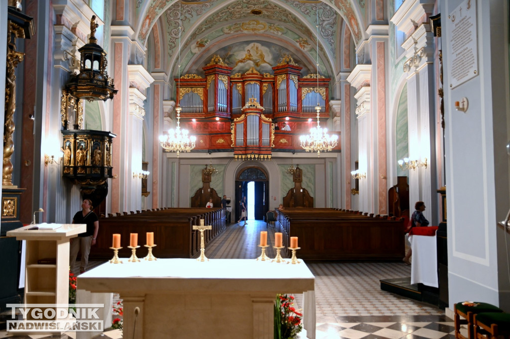 Jubileuszowe zwiedzanie u Dominikanów w Tarnobrzegu