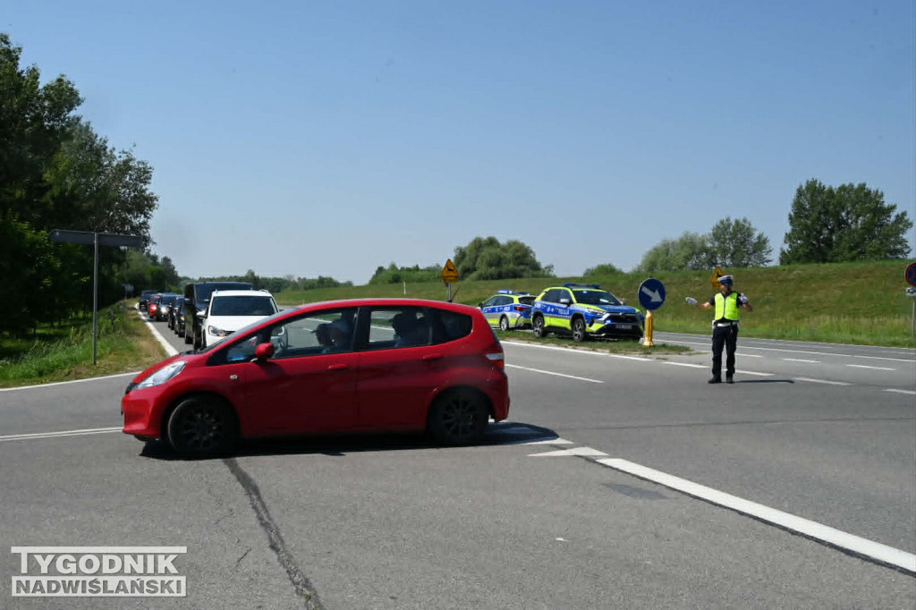 Korki przy wjeździe nad Jezioro Tarnobrzeskie