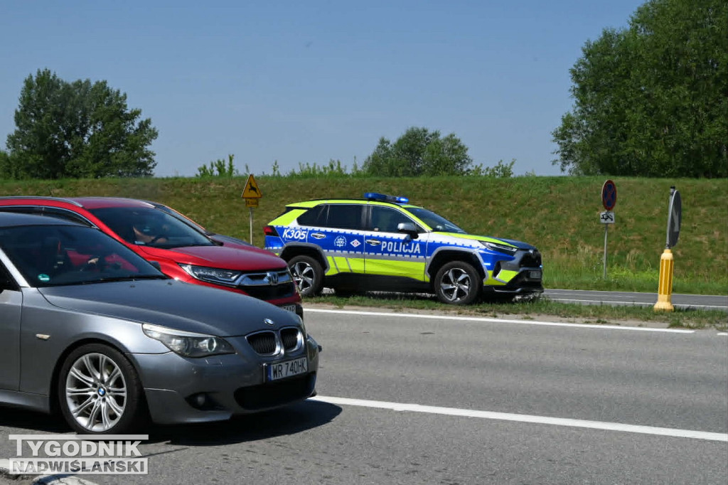 Korki przy wjeździe nad Jezioro Tarnobrzeskie