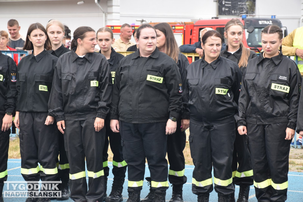 Powiatowe zawody strażackie w Nowej Dębie