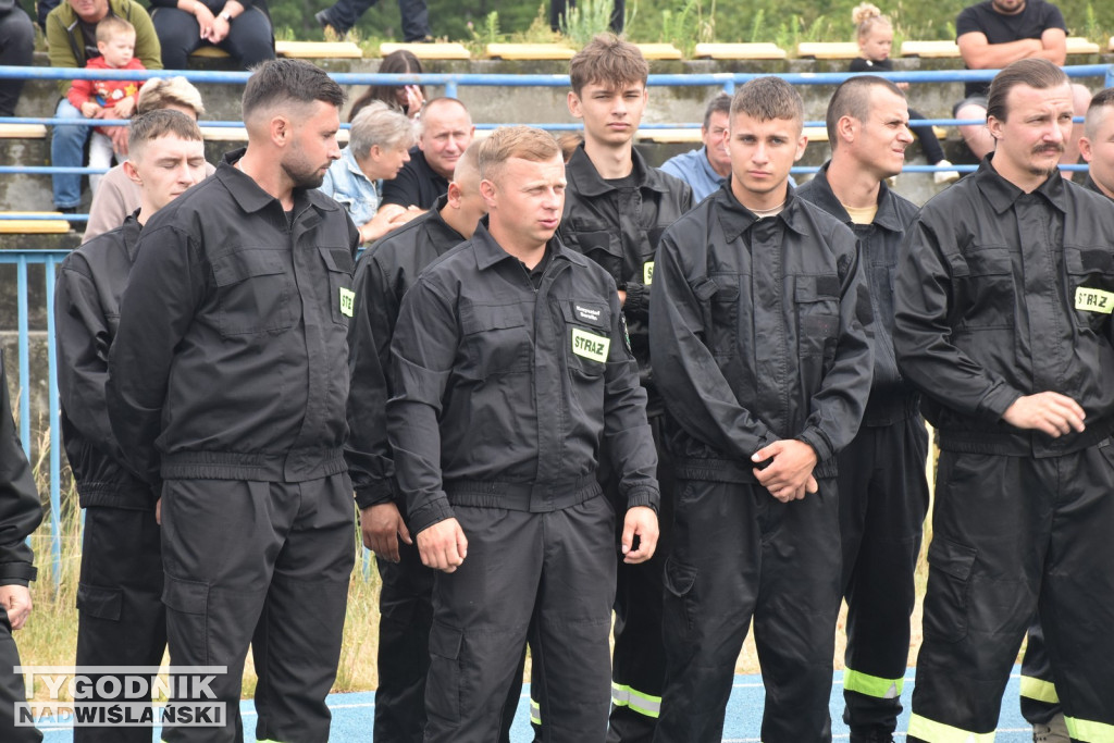 Powiatowe zawody strażackie w Nowej Dębie
