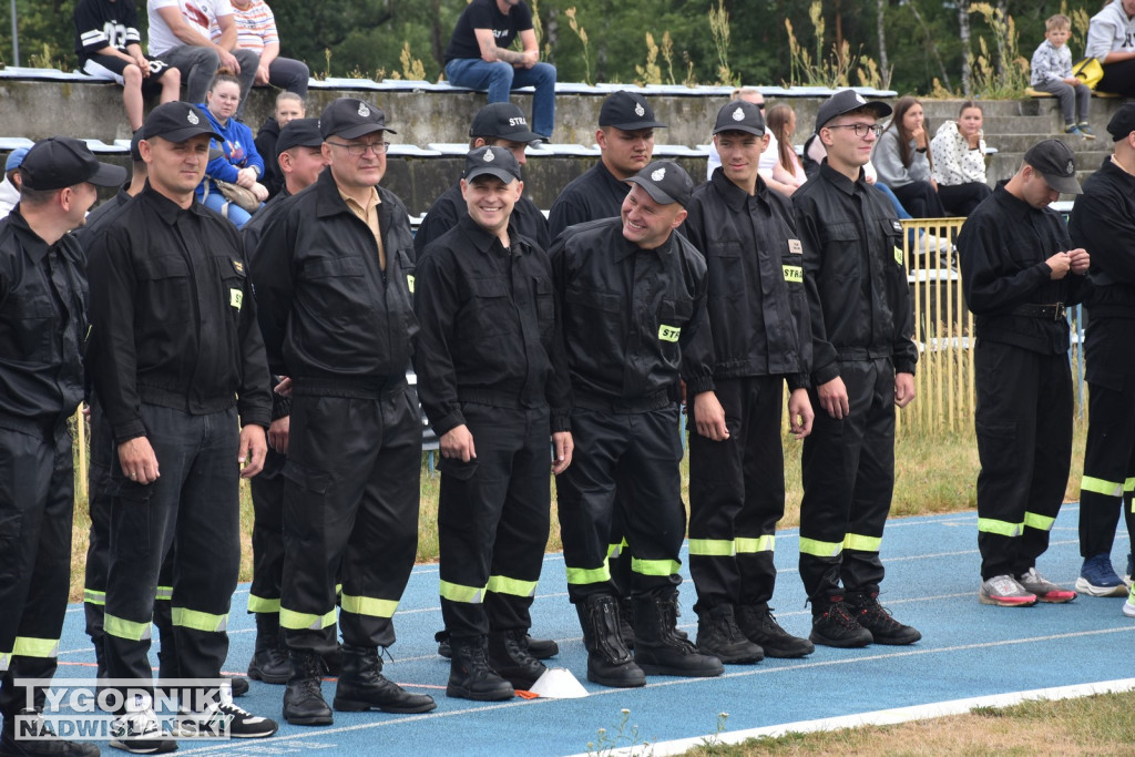 Powiatowe zawody strażackie w Nowej Dębie