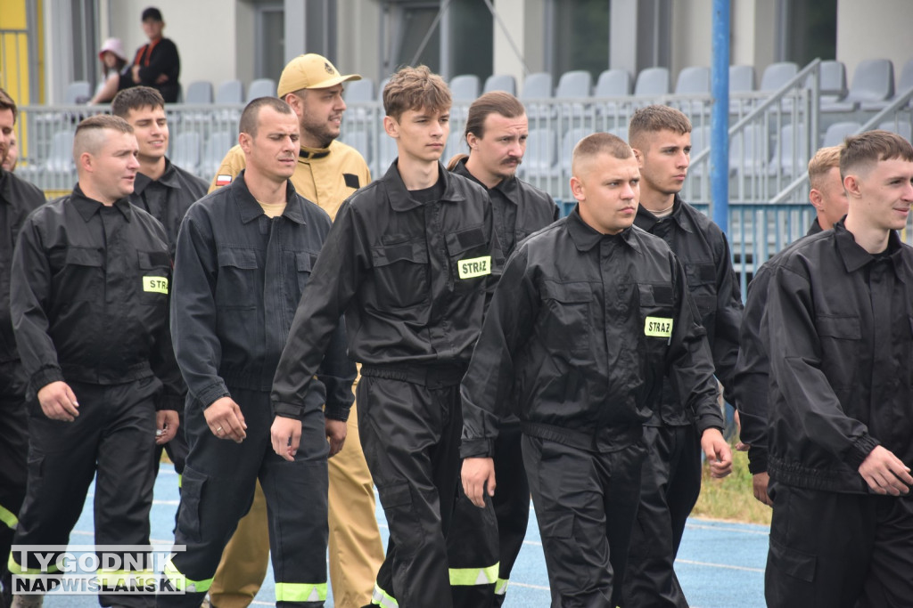 Powiatowe zawody strażackie w Nowej Dębie