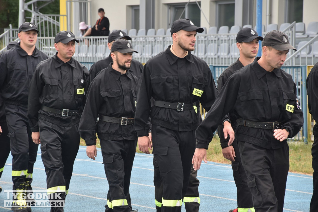 Powiatowe zawody strażackie w Nowej Dębie