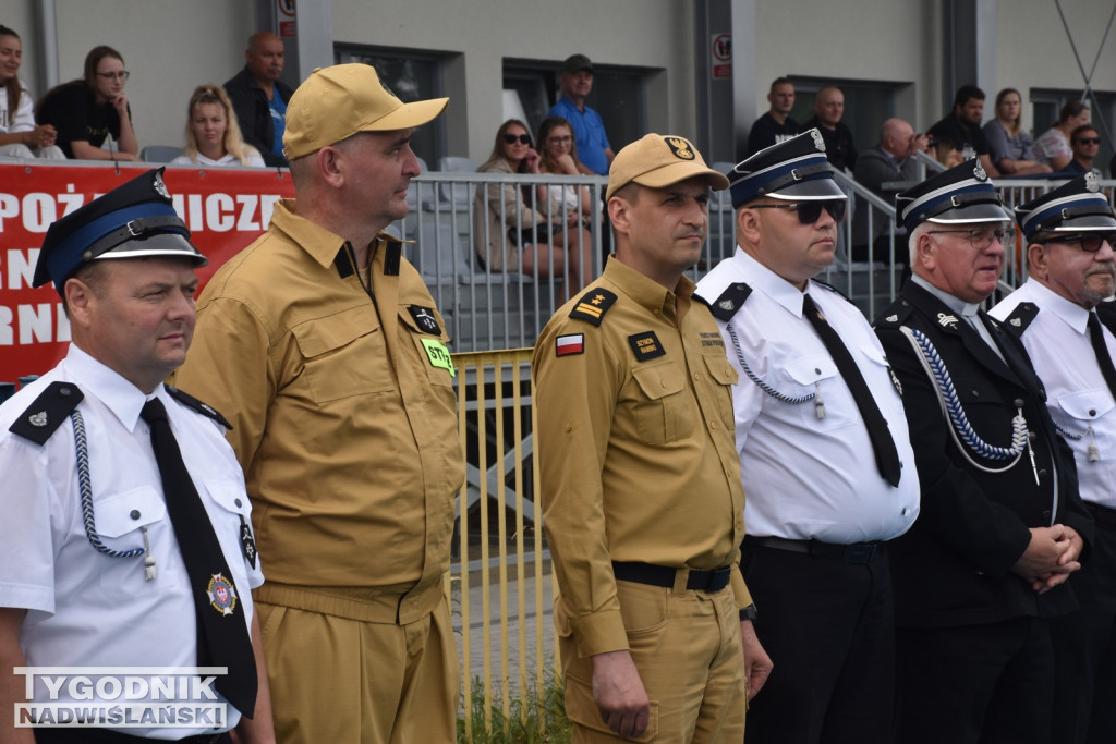 Powiatowe zawody strażackie w Nowej Dębie