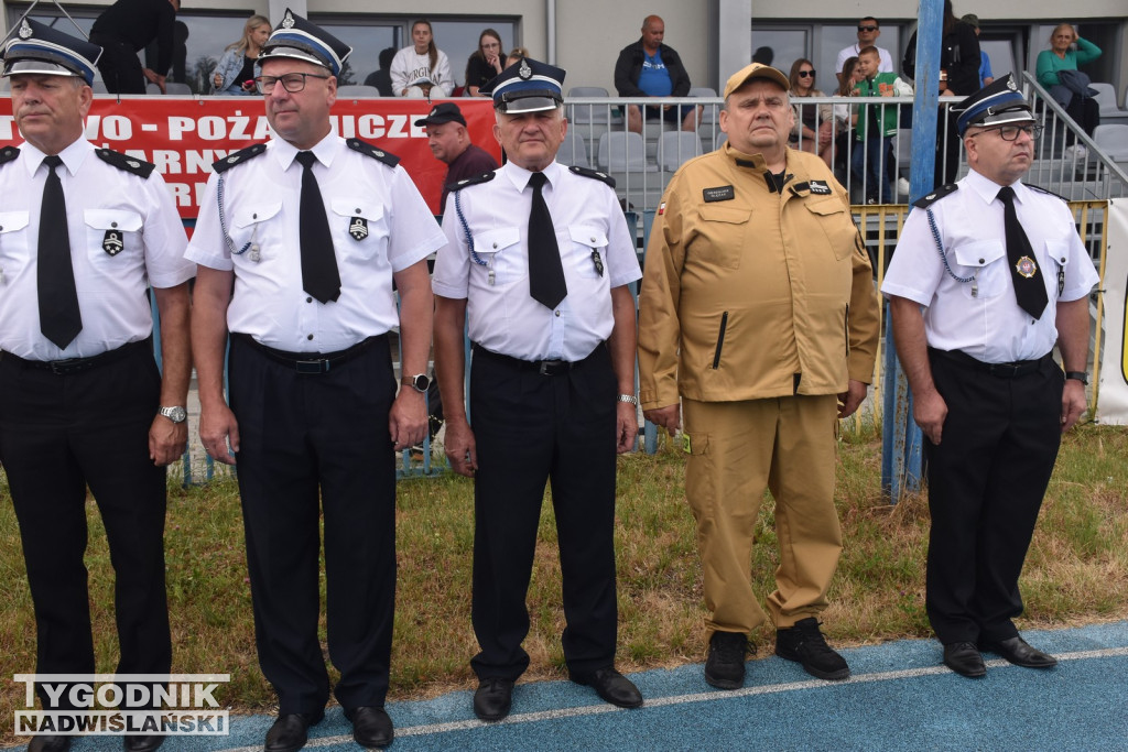 Powiatowe zawody strażackie w Nowej Dębie